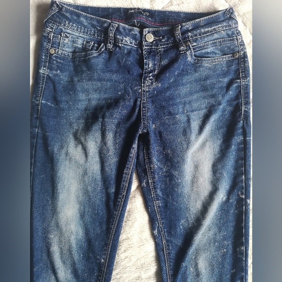 Skinny jeans. Size 9. - Picture 4 of 10